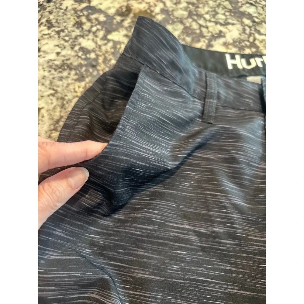 Hurley‎ Hybrid Walk Shorts in a Black Heather, size 28 Mens